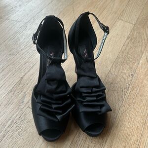 Nina Black Heels with ruffle detail in size 5.5